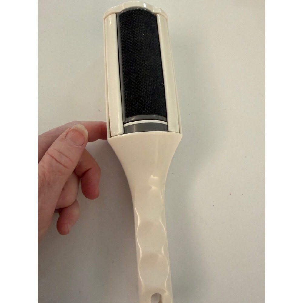Vintage Style Reusable Lint Brush Pet Hair Remover Rotating Head Off White - Picture 1 of 4